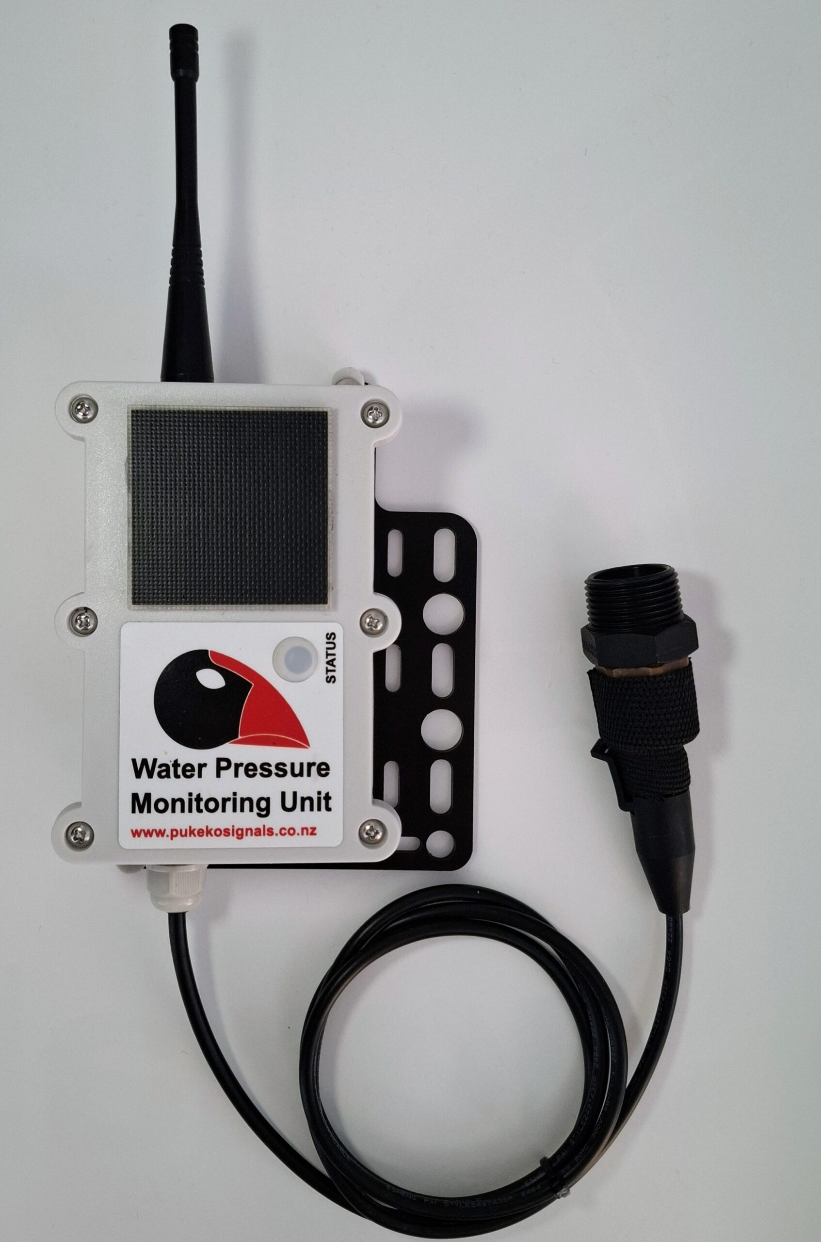 Water pressure monitoring unit with antenna and cable